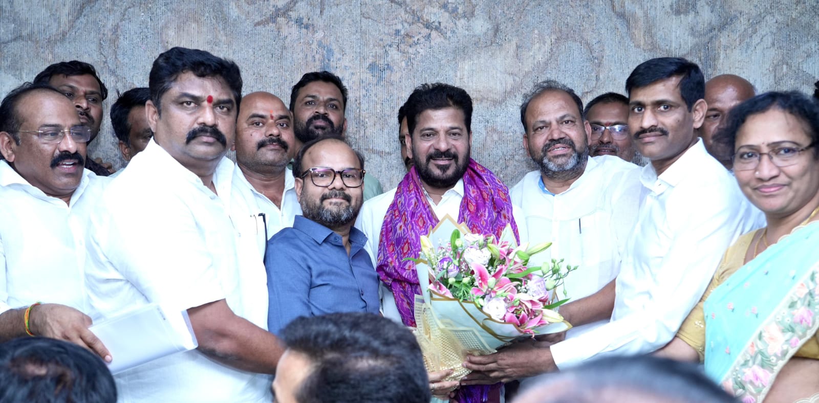 ఉద్యోగ సంఘాల నాయకులతో ముఖ్యమంత్రి రేవంత్ రెడ్డి 